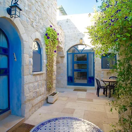 Artist Quarter Guesthouse B&B-2